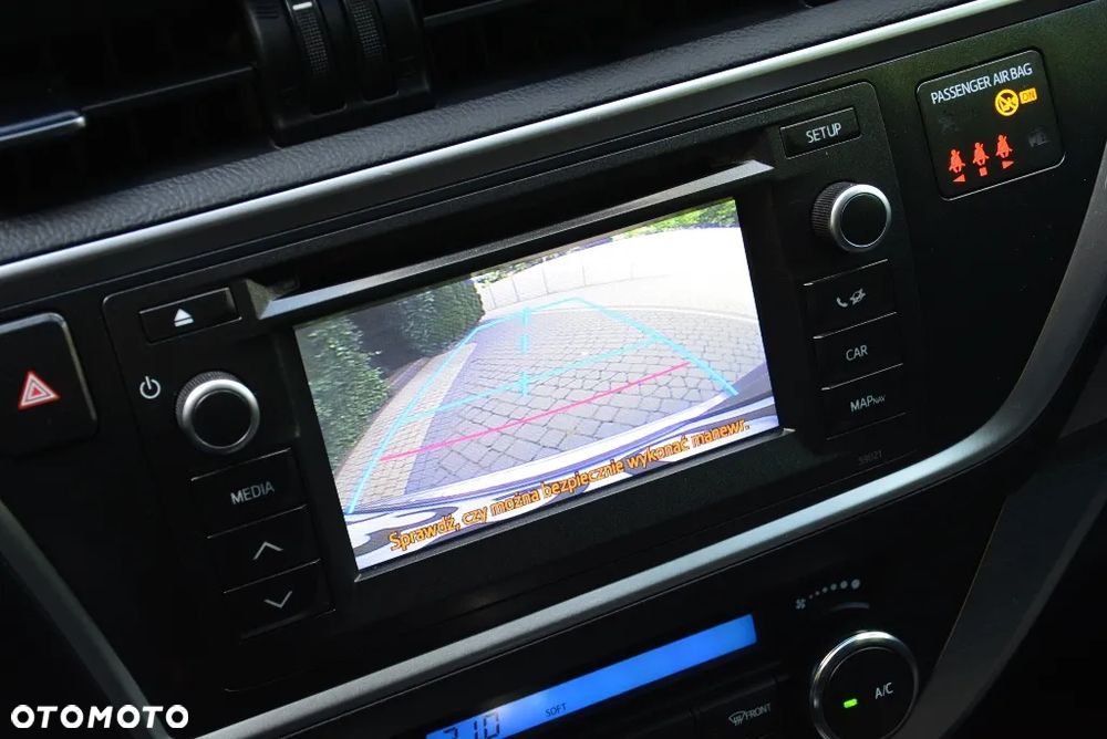 Toyota Auris 1.6 Premium Comfort MS - 11