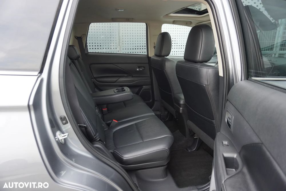 Mitsubishi Outlander 2.2 DI-D 4WD Automatik Instyle - 24