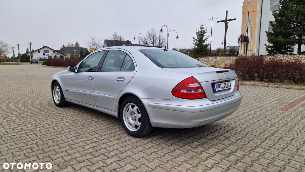 Mercedes-Benz Klasa E 200 Kompressor Automatik Classic - 32