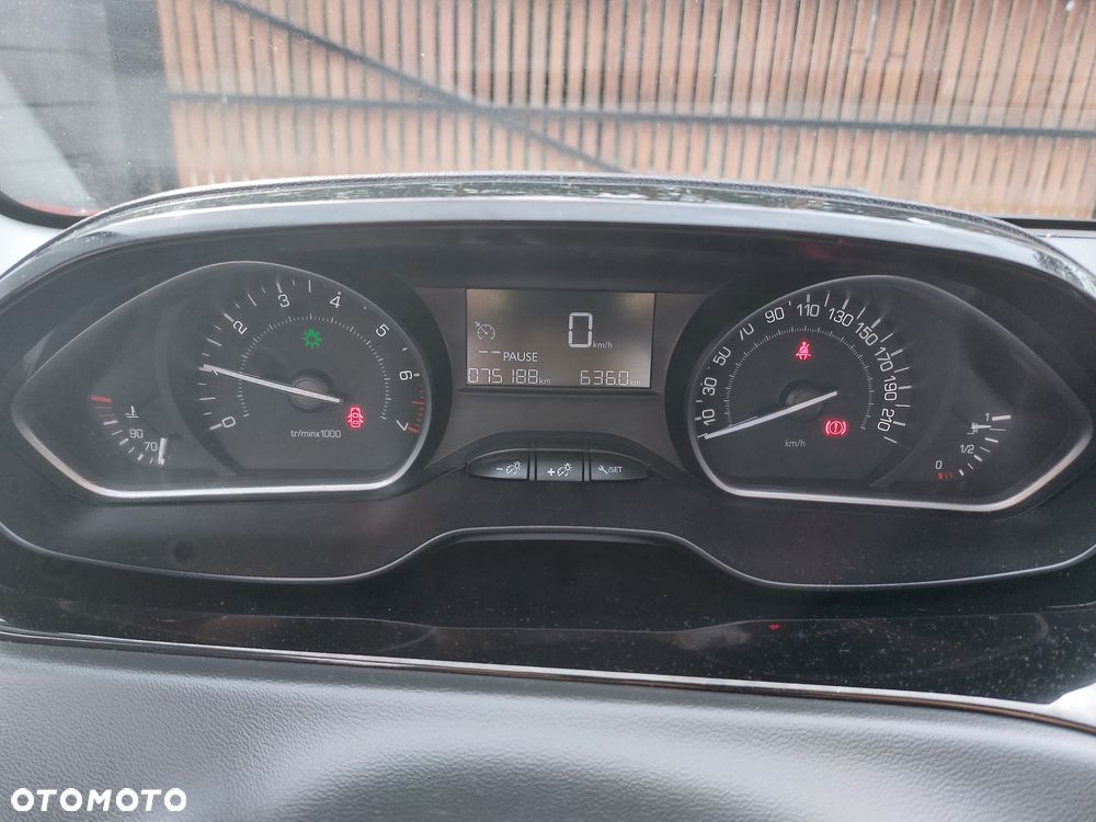 Peugeot 208 PureTech 110 Stop & Start Allure - 11
