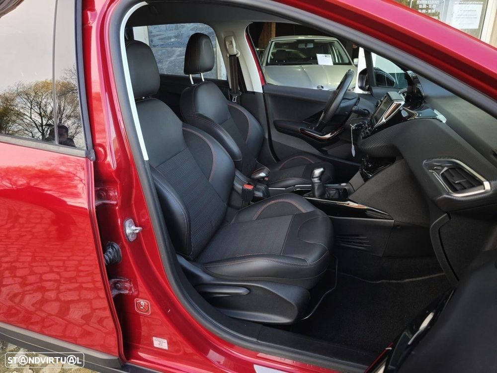 Peugeot 2008 1.2 PureTech GT Line - 17