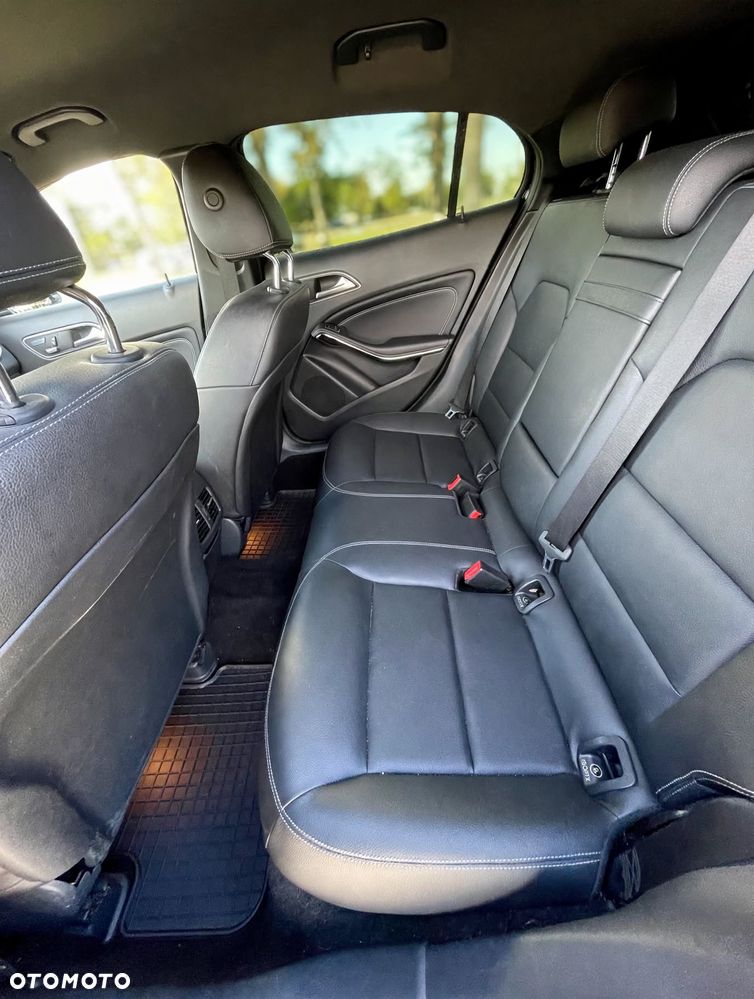 Mercedes-Benz GLA 250 4Matic 7G-DCT Urban - 23