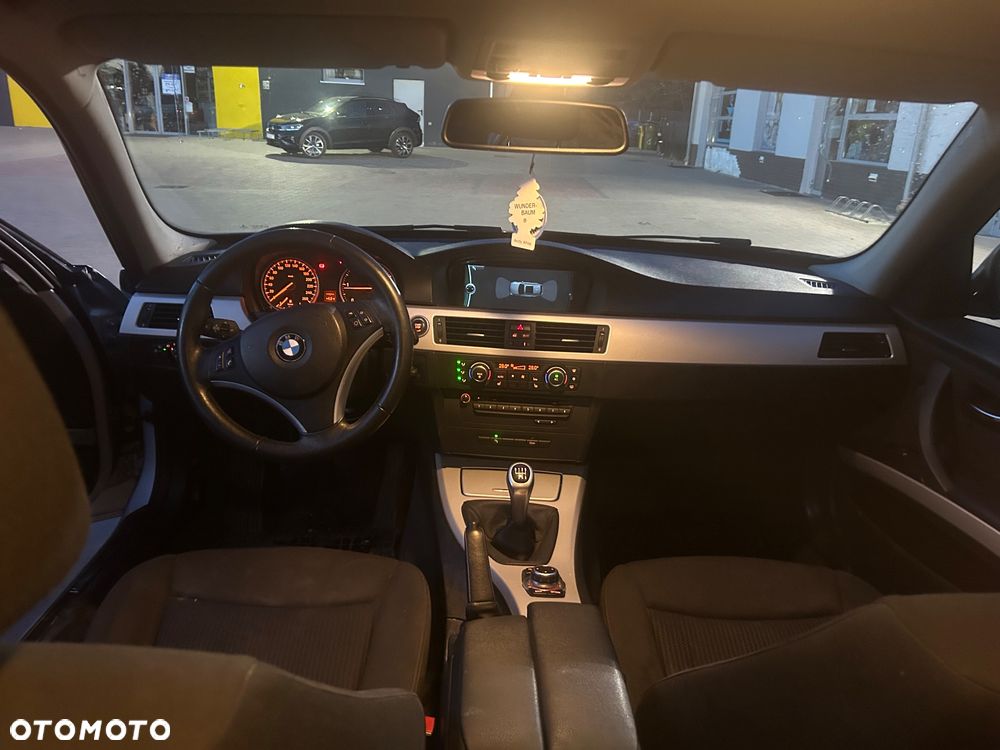 BMW Seria 3 318d DPF - 8