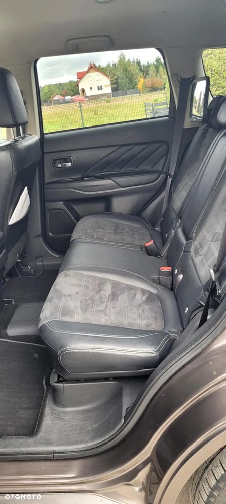 Mitsubishi Outlander 2.0 4WD Plug-In Hybrid - 10
