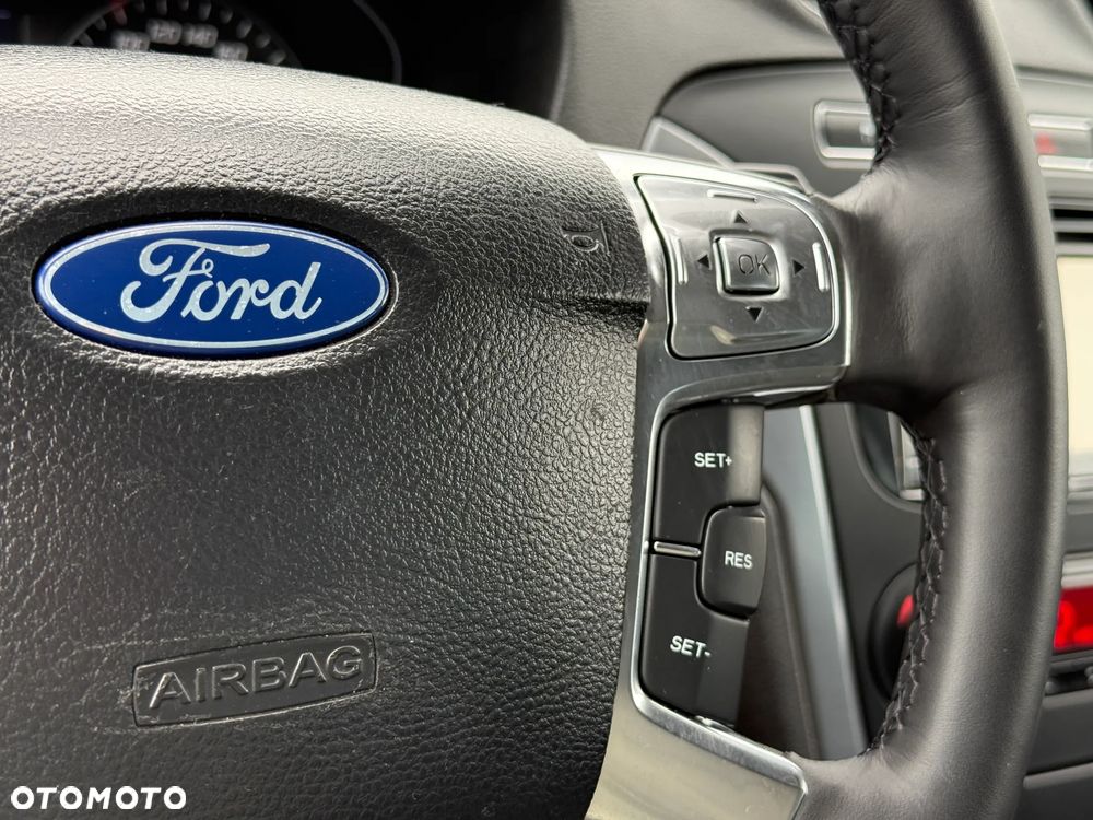 Ford Mondeo - 36