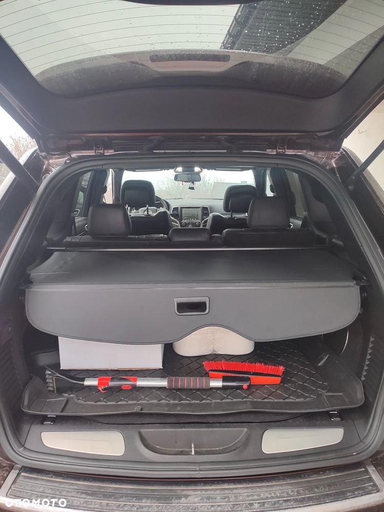 Jeep Grand Cherokee - 12