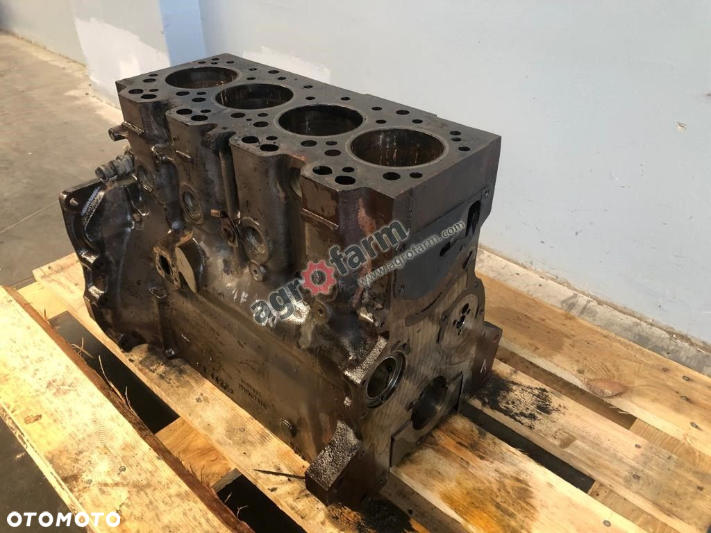 BLOK SILNIKA MASSEY FERGUSON 390 - 2
