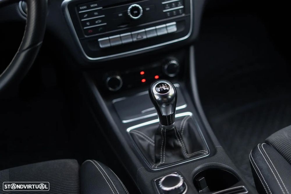 Mercedes-Benz CLA 180 d Urban - 33