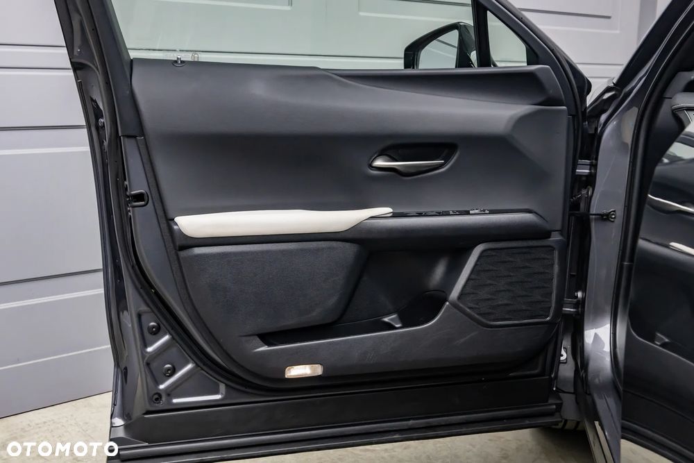 Lexus UX 250h F SPORT - 29