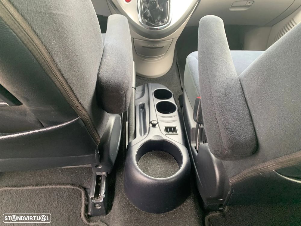 Mitsubishi Grandis 2.0 DI-D Intense P2 - 12