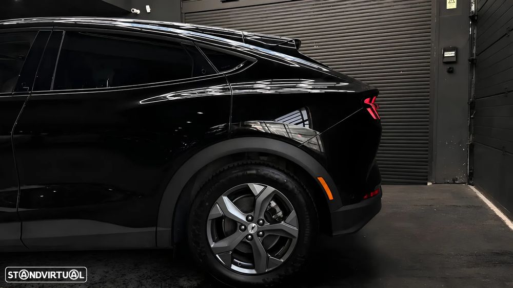 Ford Mustang Mach-E 75.7 kWh Base - 10