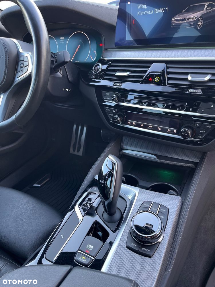 BMW Seria 5 530i xDrive M Sport sport - 24