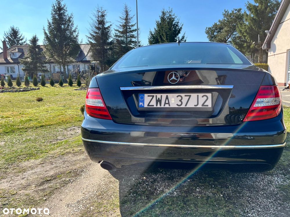Mercedes-Benz Klasa C 180 BlueEFFICIENCY 7G-TRONIC Avantgarde - 4