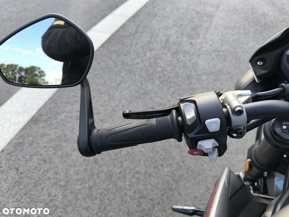 Triumph Street Triple - 12