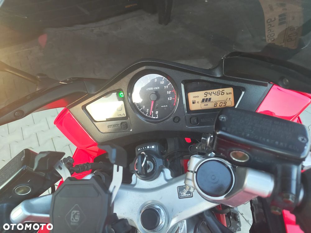 Honda VFR - 12