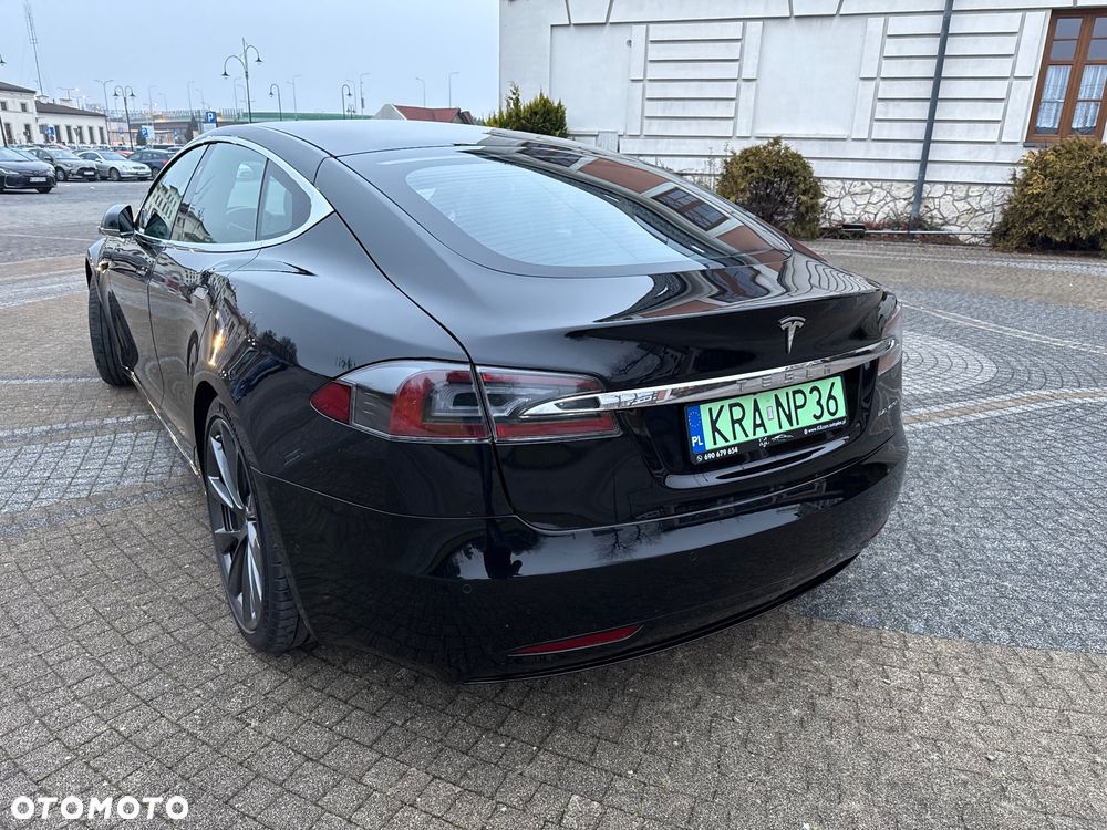 Tesla Model S - 6