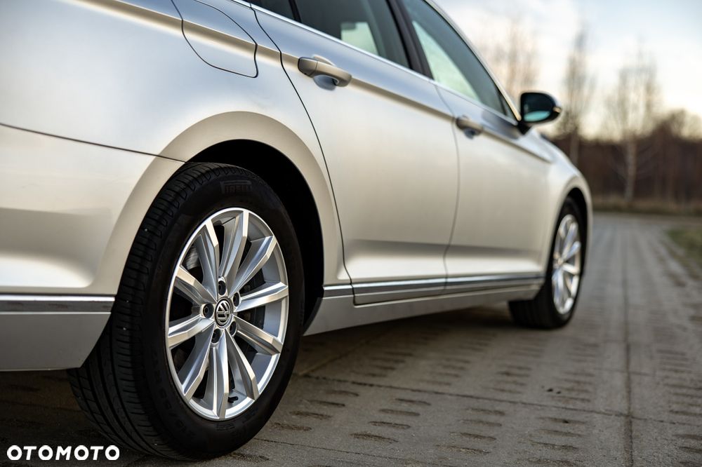 Volkswagen Passat 2.0 TDI (BlueMotion Technology) DSG Highline - 16