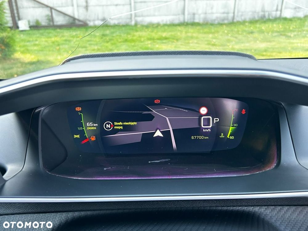 Peugeot 208 - 18