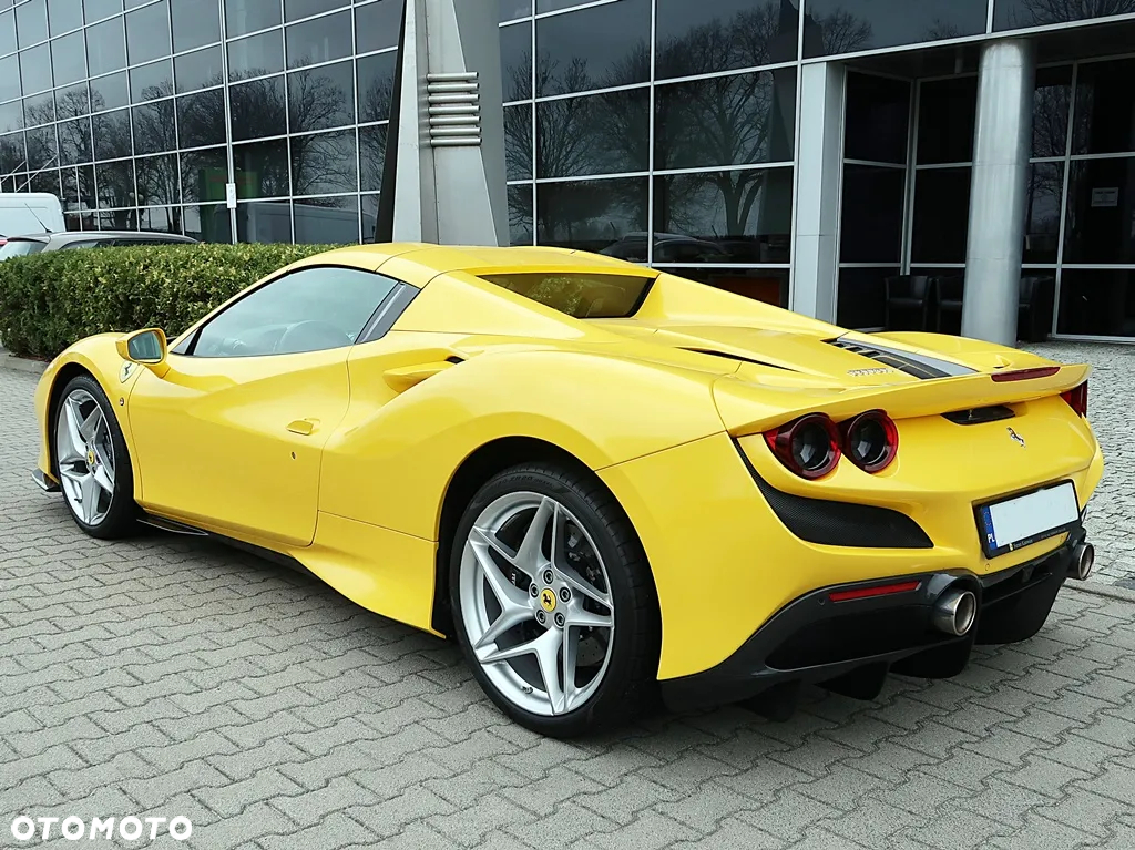 Ferrari F8 Spider - 9