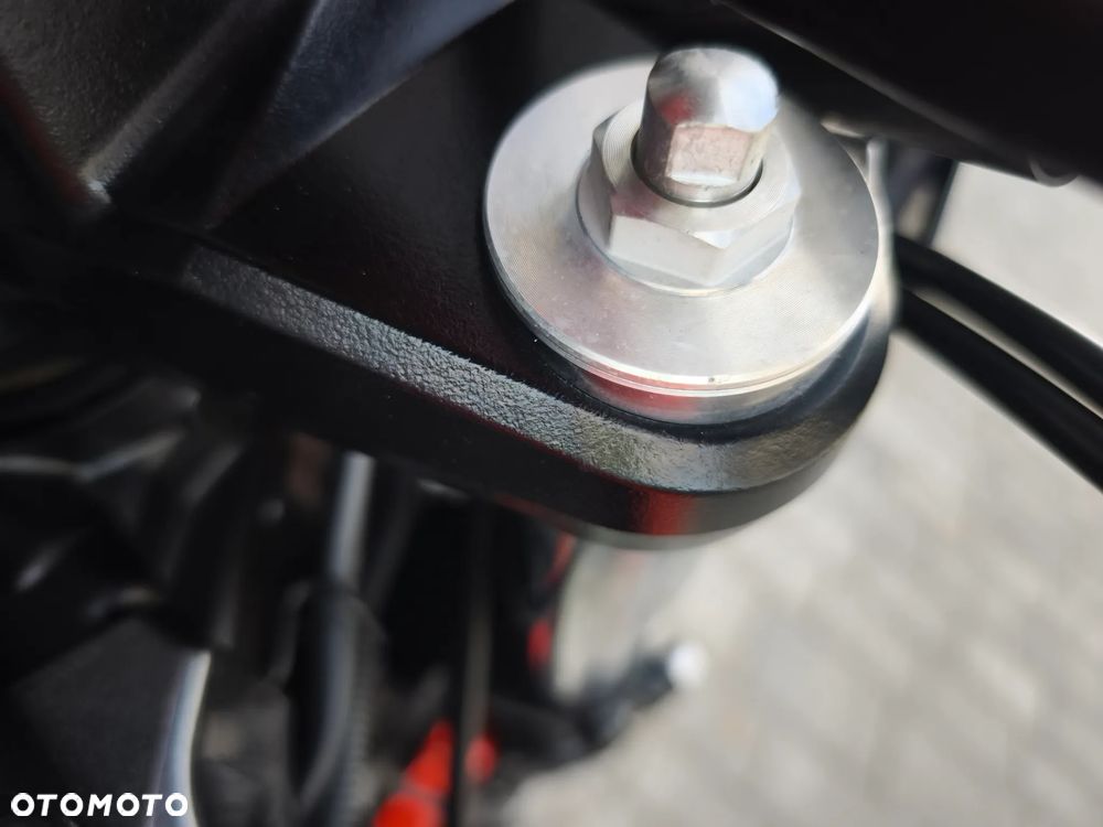 Suzuki GSR - 15
