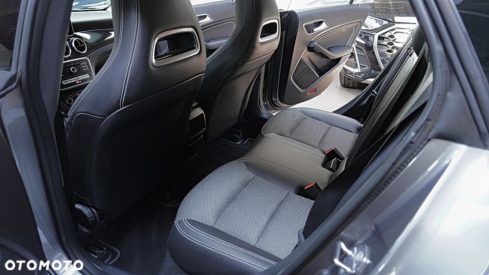 Mercedes-Benz CLA 220 4-Matic - 14