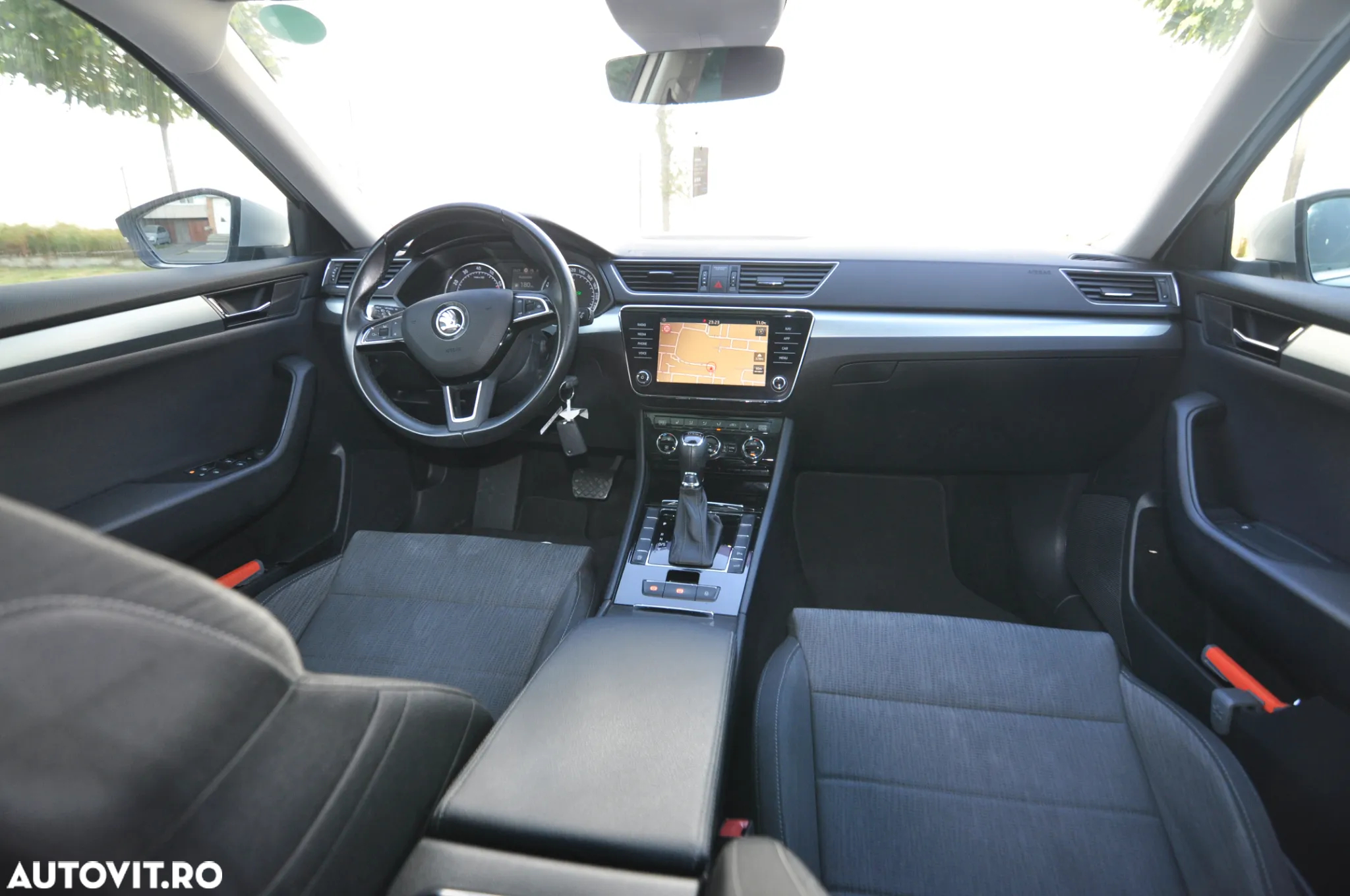 Skoda Superb 1.5 TSI ACT DSG Ambition - 5