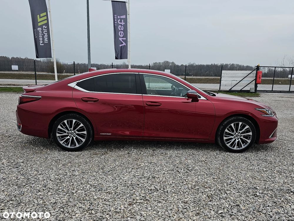 Lexus ES 300h Business Edition - 4