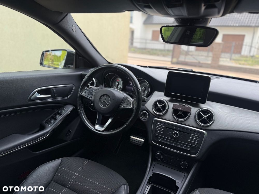 Mercedes-Benz CLA 180 7G-DCT - 13