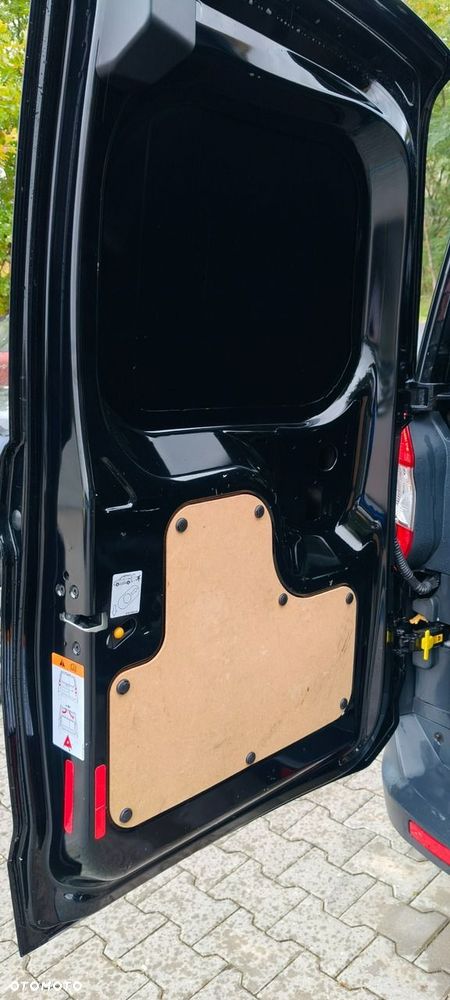 Ford Transit Courier - 17