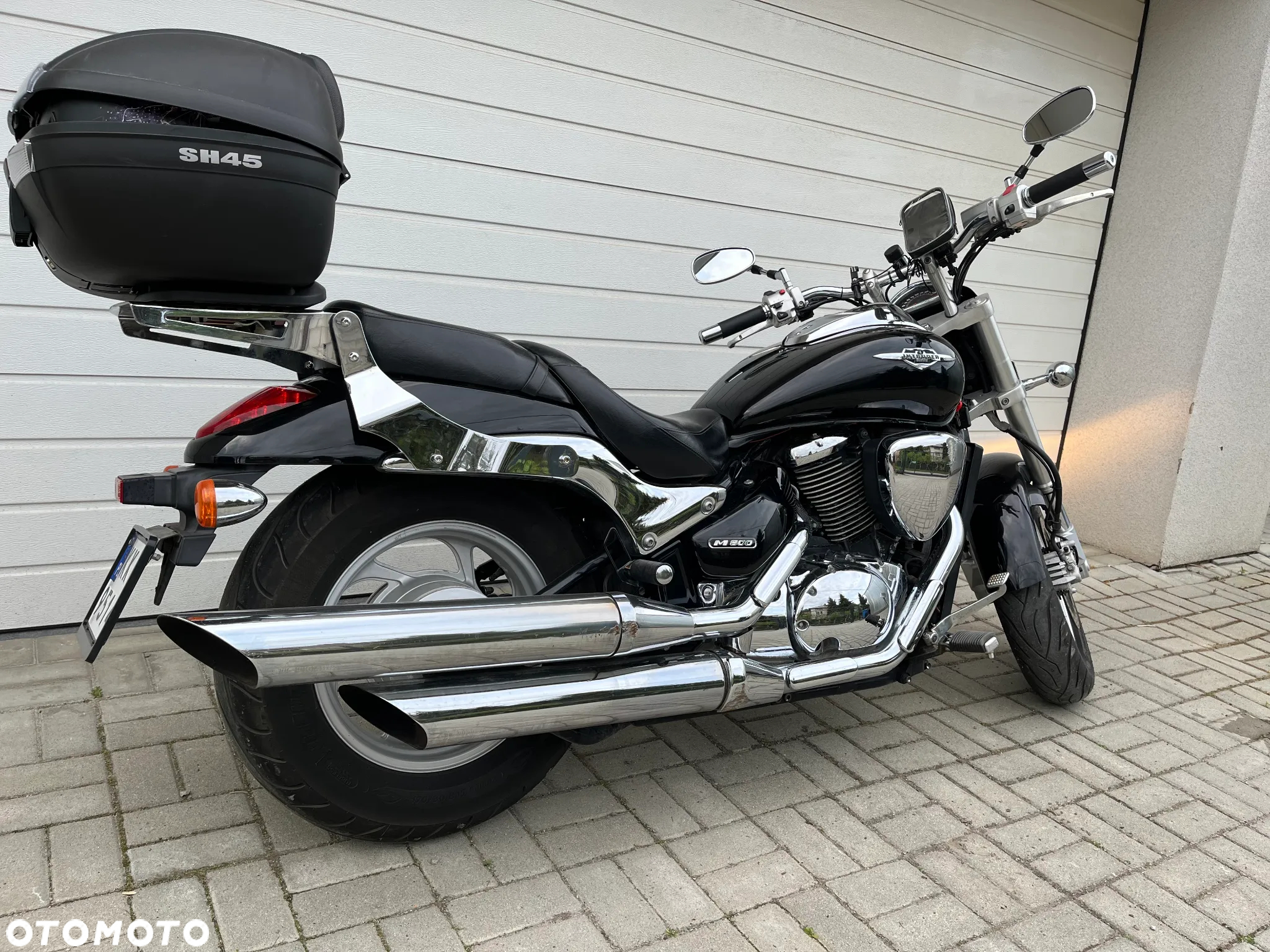 Suzuki Intruder - 10