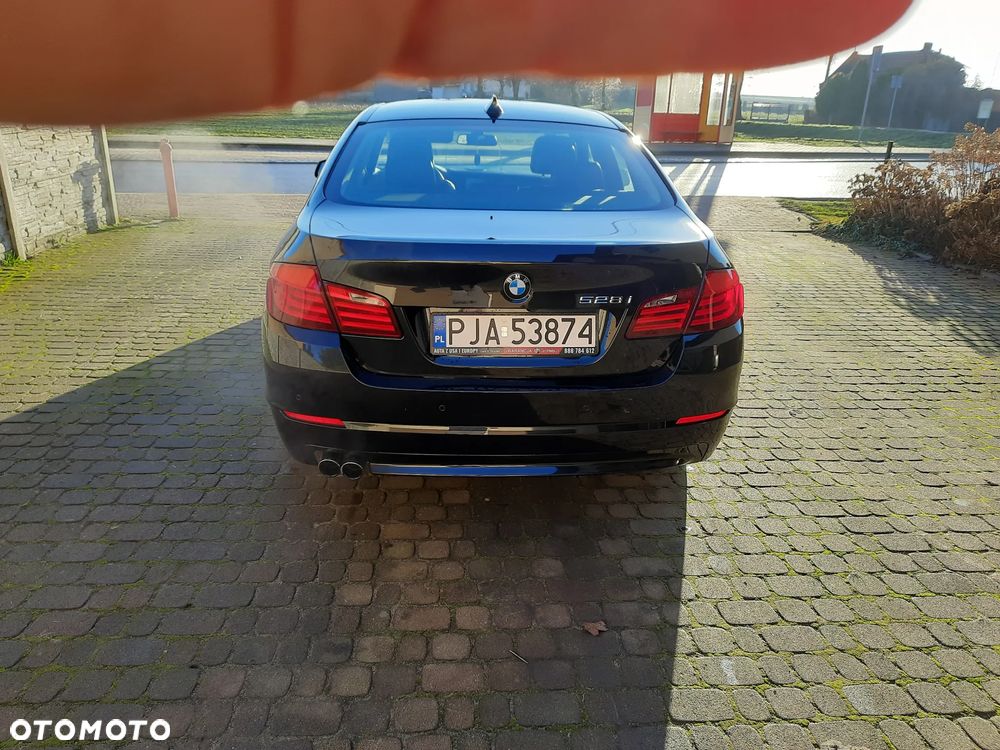 BMW Seria 5 528i - 11