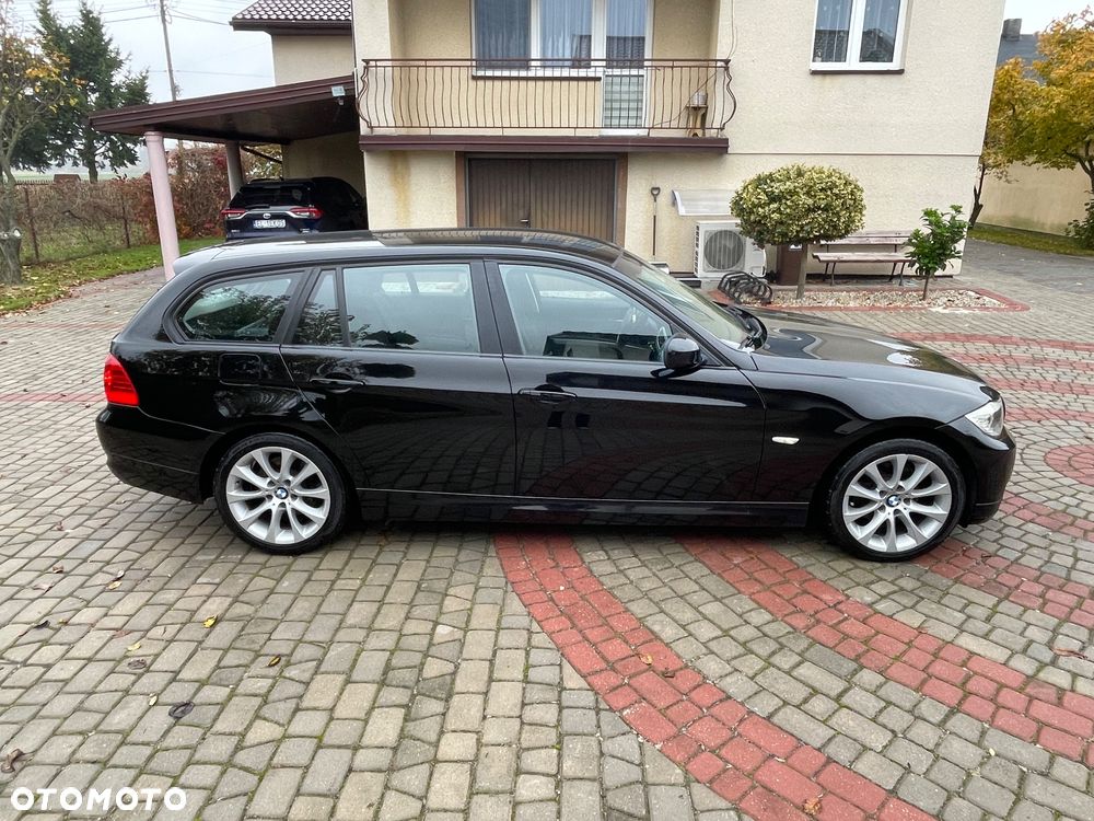 BMW Seria 3 318i Touring - 18