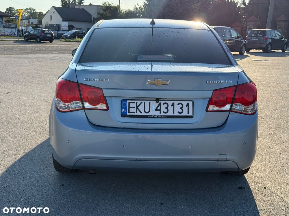 Chevrolet Cruze 1.6 - 8