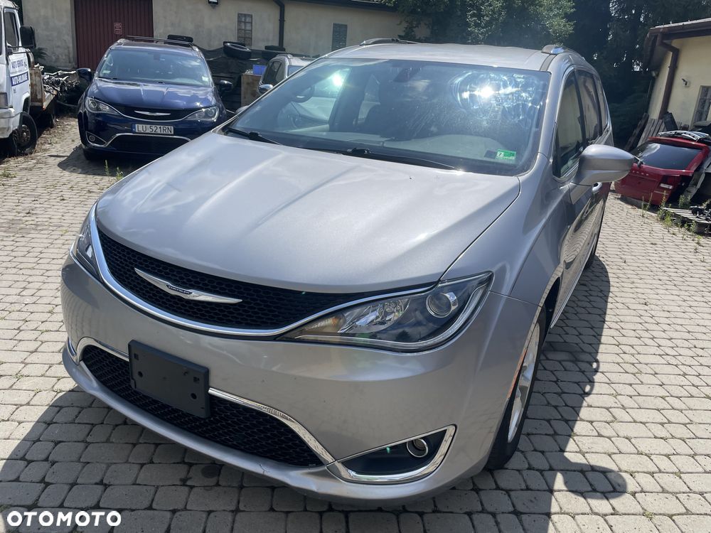 Chrysler Pacifica - 1