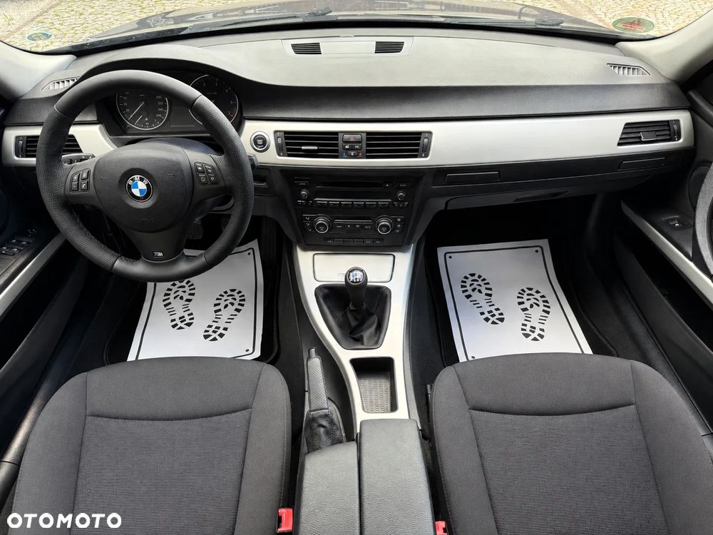 BMW Seria 3 318i Edition Sport - 16