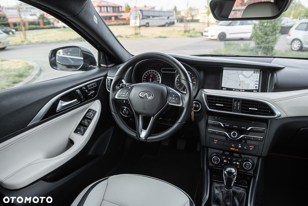Infiniti Q30 - 27