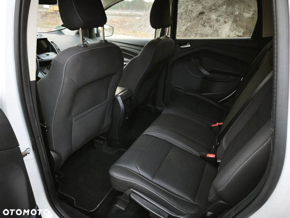 Ford Kuga 1.5 EcoBoost 2x4 Titanium - 28