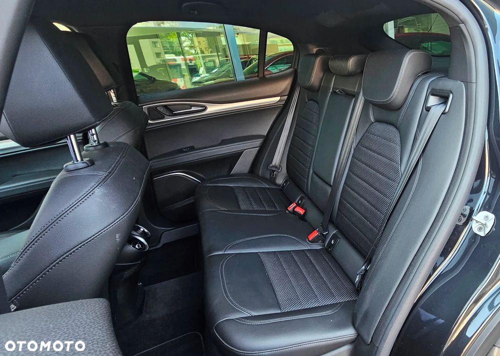 Alfa Romeo Stelvio 2.0 Turbo Sprint Q4 - 13