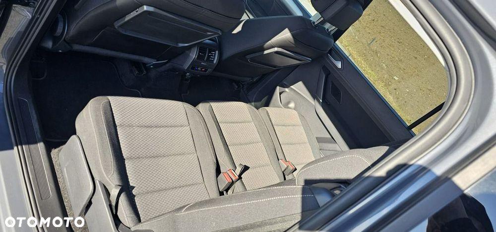 Volkswagen Touran - 22