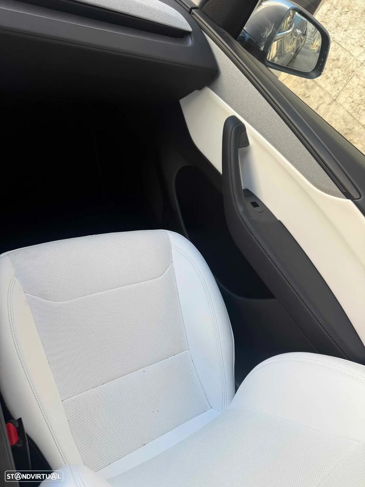 Tesla Model Y - 16
