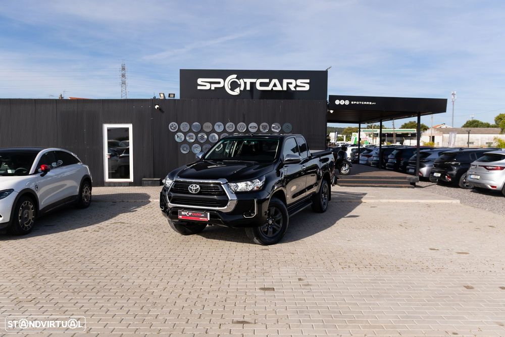 Toyota Hilux 2.4 D-4D 4WD CD Tracker S CA - 2