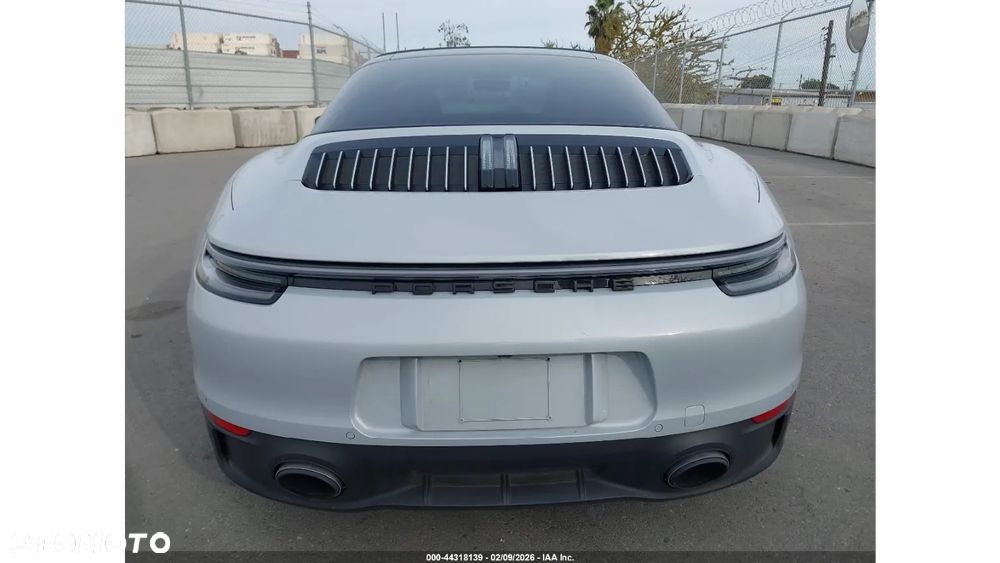 Porsche 911 Targa 4 GTS PDK - 8