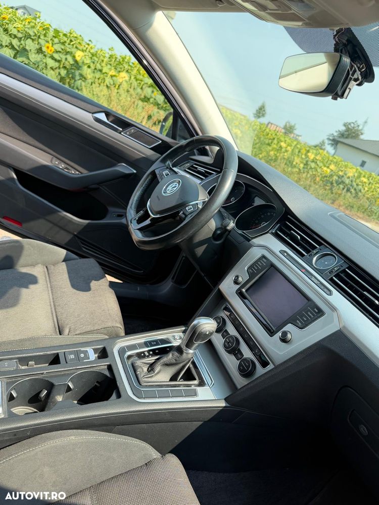 Volkswagen Passat - 11