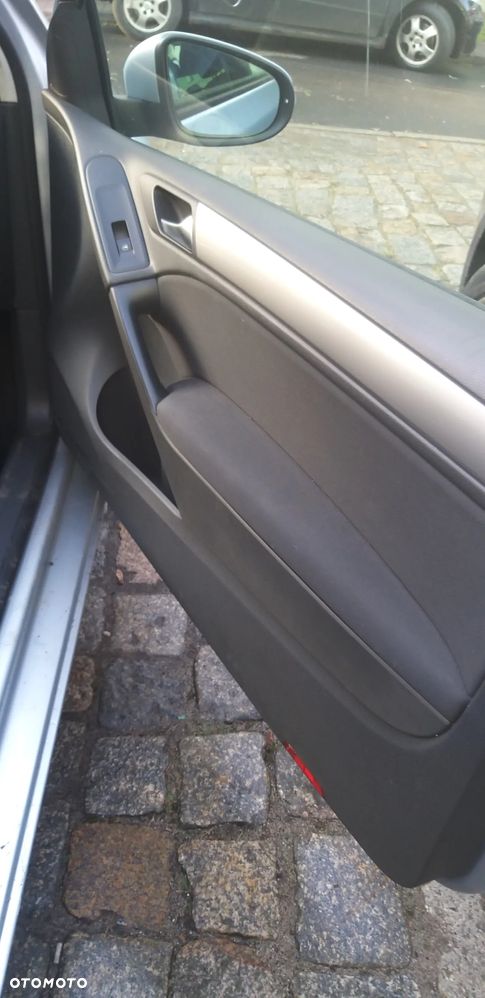 Volkswagen Golf 1.6 TDI DPF Highline - 19