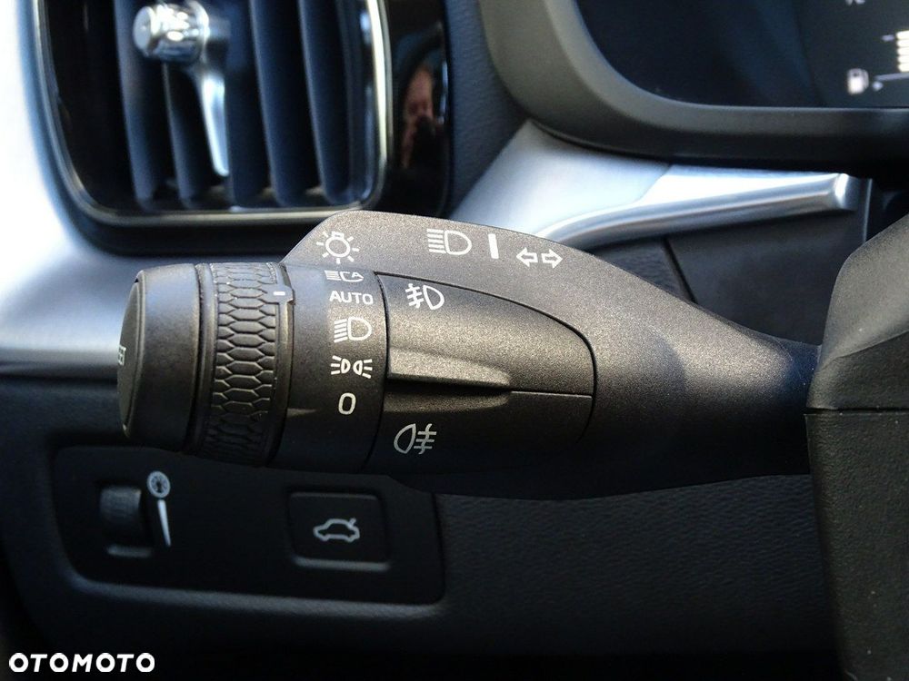 Volvo XC 60 D4 AWD Momentum - 23