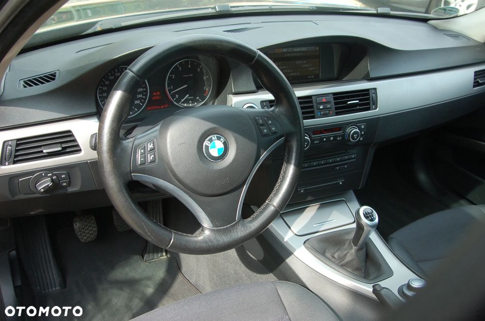 BMW Seria 3 325i - 26