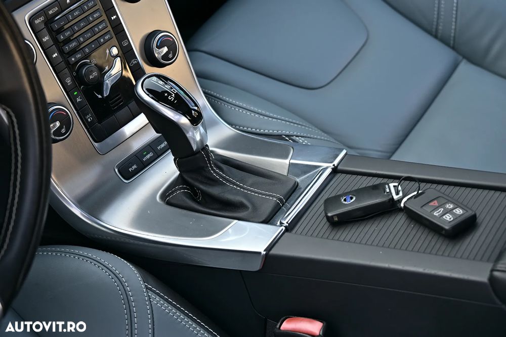 Volvo V60 D6 Plug-In-Hybrid AWD Geartronic Summum - 11
