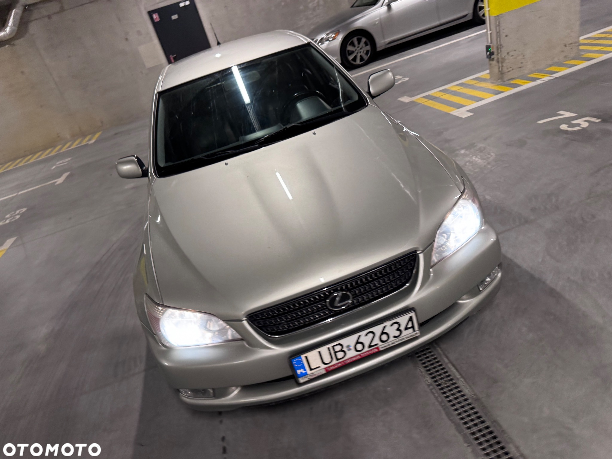 Lexus IS 200 SportCross - 36