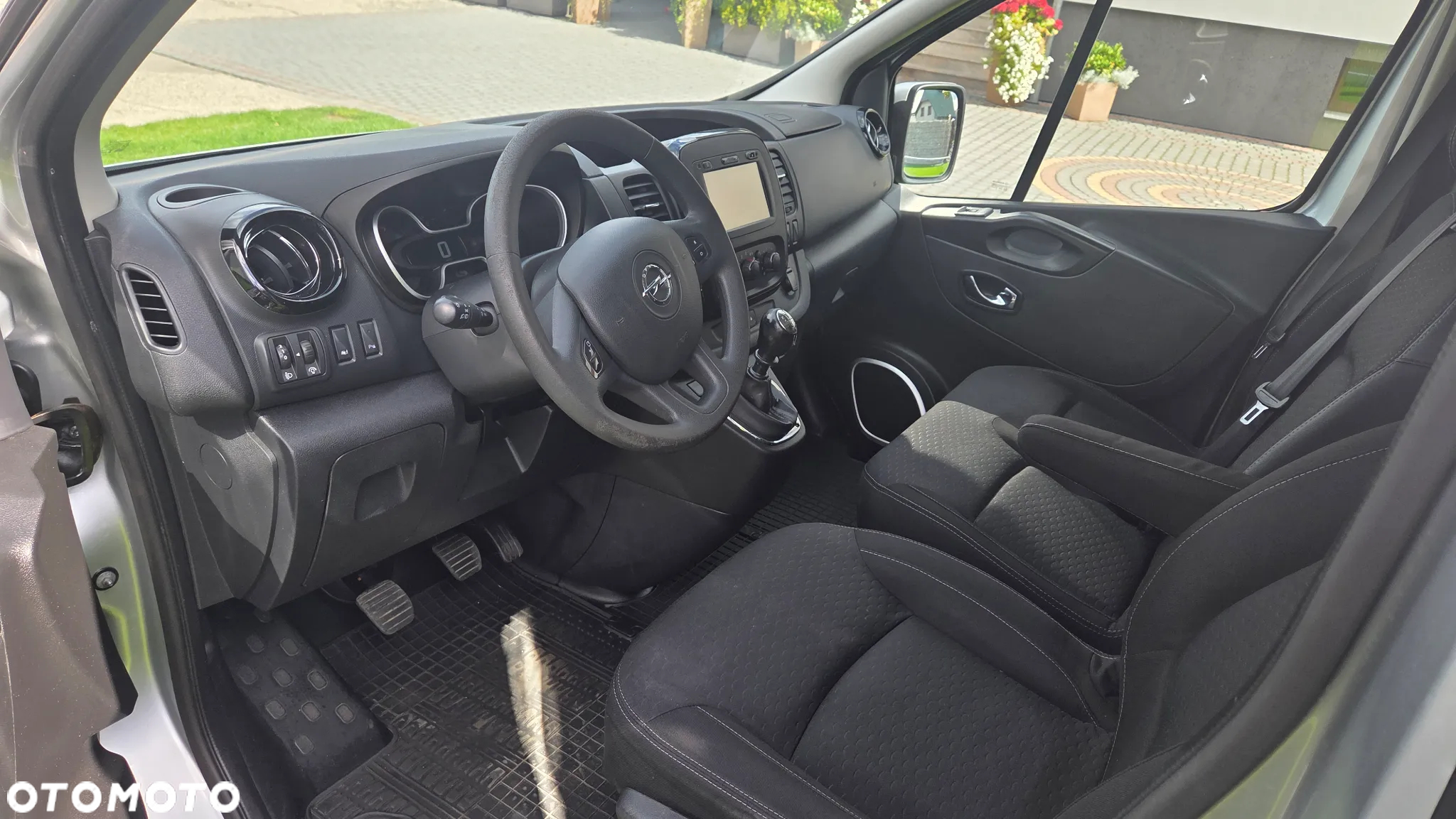 Opel Vivaro - 8