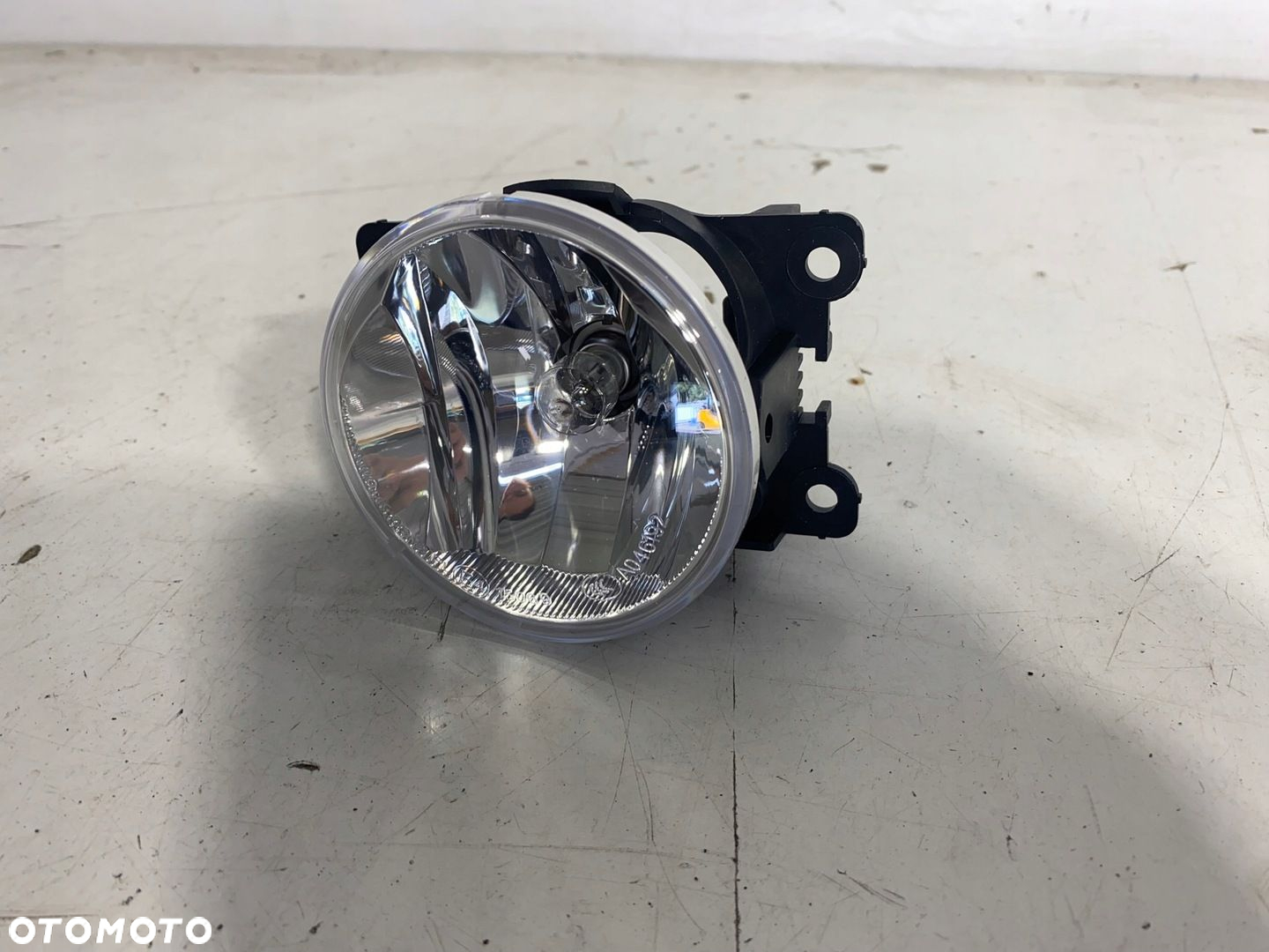 LAMPA HALOGEN PRZECIWMGIELNY PEUGEOT 208 I EU - 2